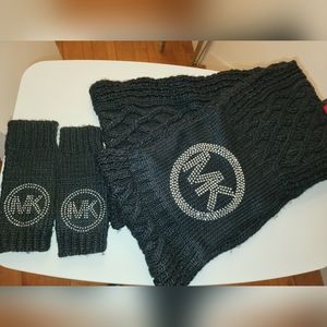MK Michael Kors black quilted scarf & gloves - studded logo